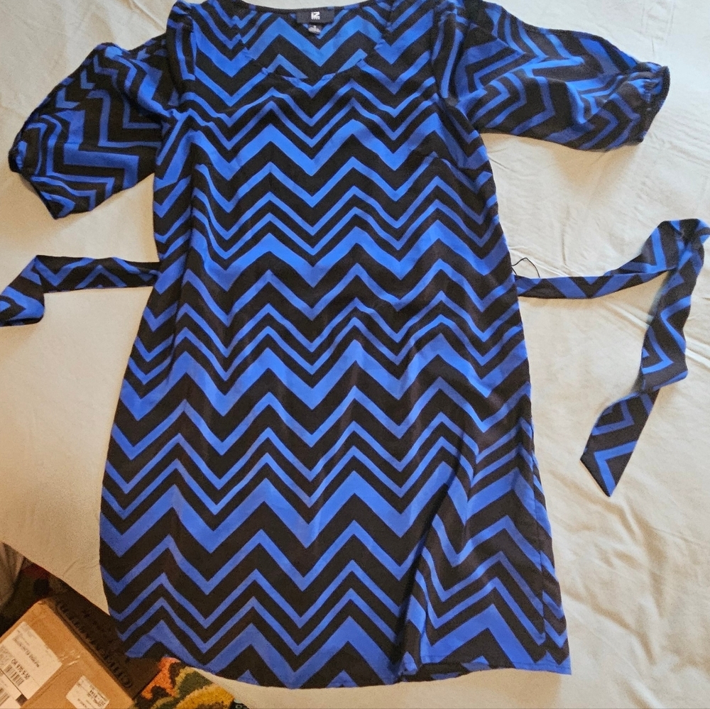 Dress - Picture 2 of 3
